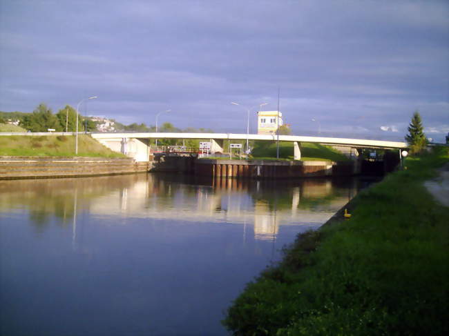 Écluse à grand gabarit - Frouard (54390) - Meurthe-et-Moselle