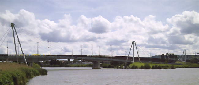Le pont de la Concorde reliant Tomblaine à Nancy - Tomblaine (54510) - Meurthe-et-Moselle