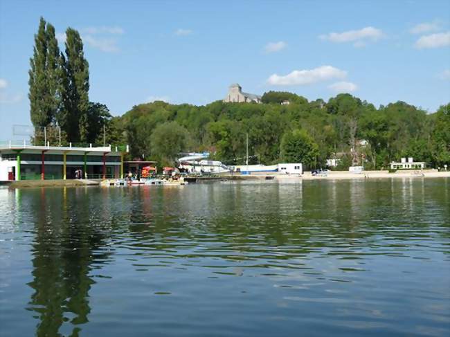 Base de Loisirs du Lac Vert Plage et église de Dun-Haut - Doulcon (55110) - Meuse