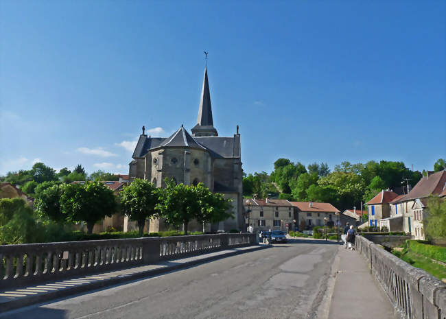 L'église et le pont sur la Saulx - Lisle-en-Rigault (55000) - Meuse