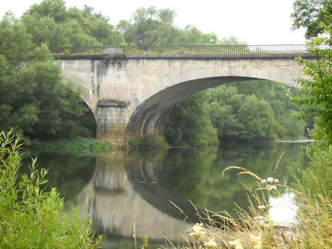 Le pont du chemin de fer sur la Meuse - Saint-Germain-sur-Meuse (55140) - Meuse