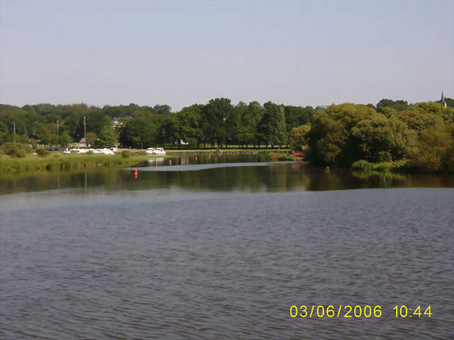 La marina de Glénac sur la rive de l'Oust - Glénac (56200) - Morbihan