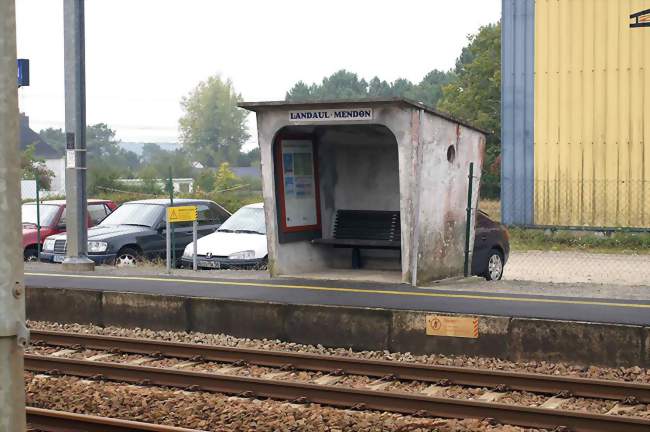 Un abri de la gare de Landaul-Mendon - Landaul (56690) - Morbihan