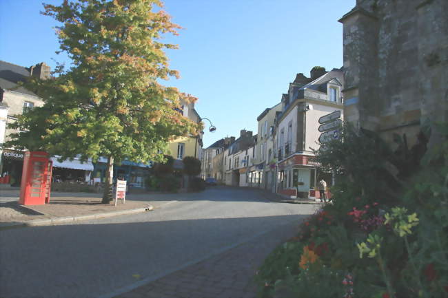 La place de la République - Locminé (56500) - Morbihan