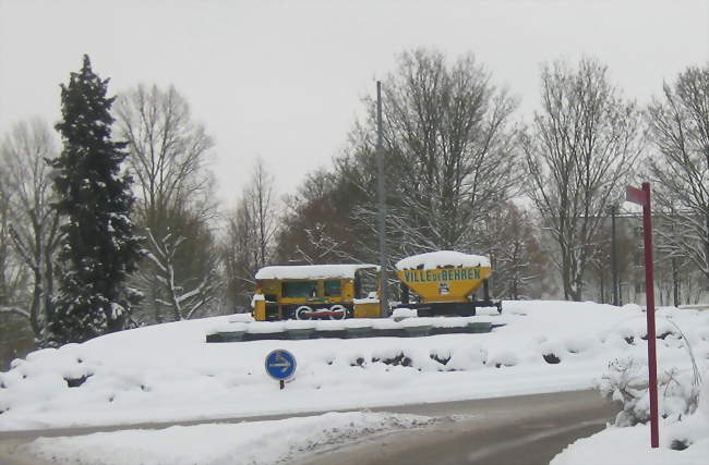 Entrée de Behren-lès-Forbach sous la neige en février 2010 - Behren-lès-Forbach (57460) - Moselle