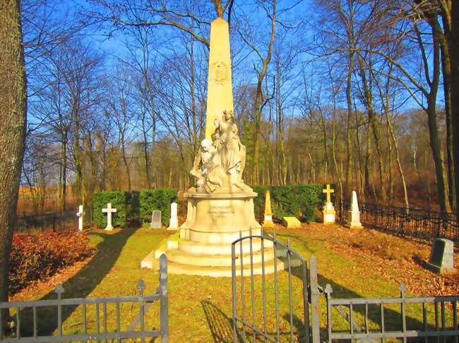 Cimetière militaire prussien (1870-1871), allée des Morts à Colombey - Coincy (57530) - Moselle