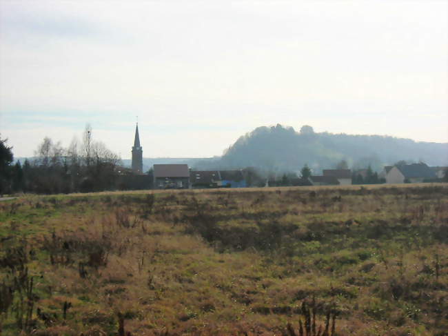 L'église Saint-Lambert et le château - Ham-sous-Varsberg (57880) - Moselle