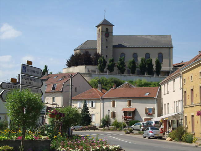 LÉglise Saint-Étienne, le Rocher et le centre-ville - Hettange-Grande (57330) - Moselle