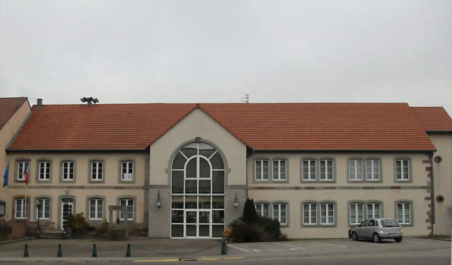 Mairie et l'école à Mittelbronn - Mittelbronn (57370) - Moselle