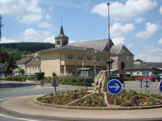 Mairie et église Saint-Denis - Volmerange-les-Mines (57330) - Moselle