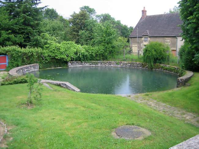 Bassin à proximité du lavoir de Colméry - Colméry (58350) - Nièvre