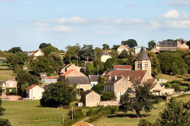 Vue du bourg et de l'église Saint-Aubin - Germenay (58800) - Nièvre