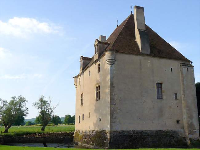 Le donjon dit Logis du Prieur - Lurcy-le-Bourg (58700) - Nièvre