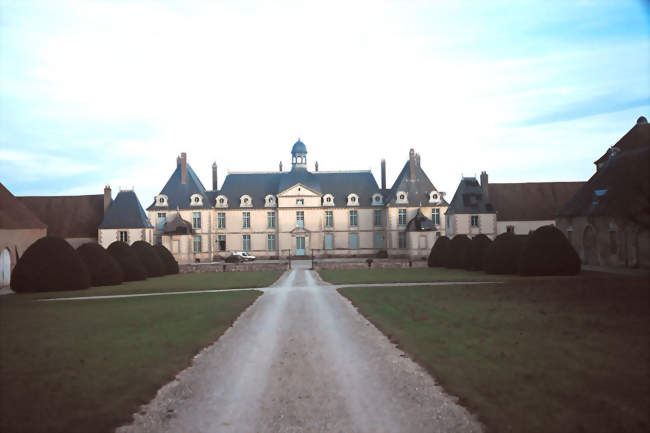 Vue du château de Menou (2002) - Menou (58210 (anciennement 58630)) - Nièvre