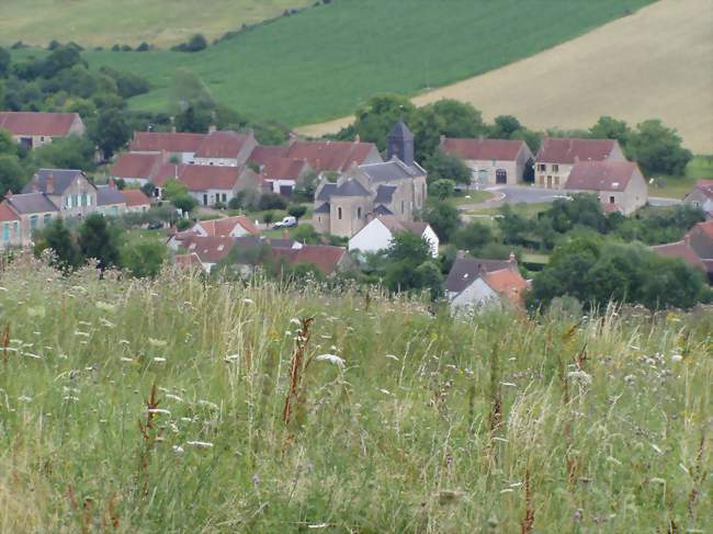 Le bourg et son église - Nannay (58350) - Nièvre