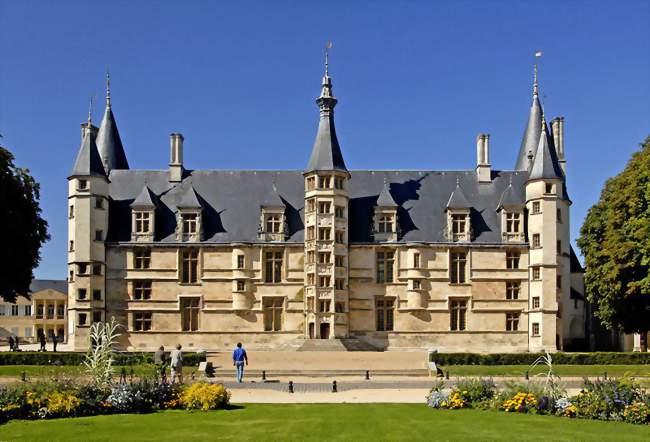 Le Palais ducal de Nevers (Photo par Jochen Jahnke)