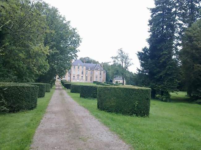 Le château de Bizy - Parigny-les-Vaux (58320) - Nièvre