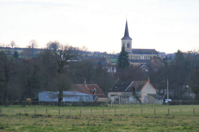 Vue sur Rémilly et son église - Rémilly (58250) - Nièvre
