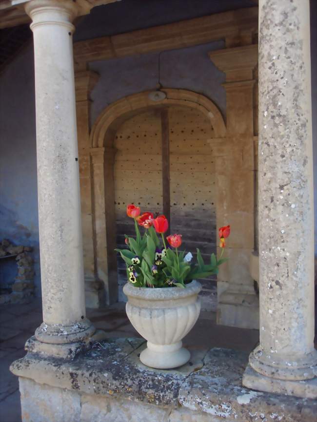 L'entrée de l'église - Saint-Benin-des-Bois (58330) - Nièvre