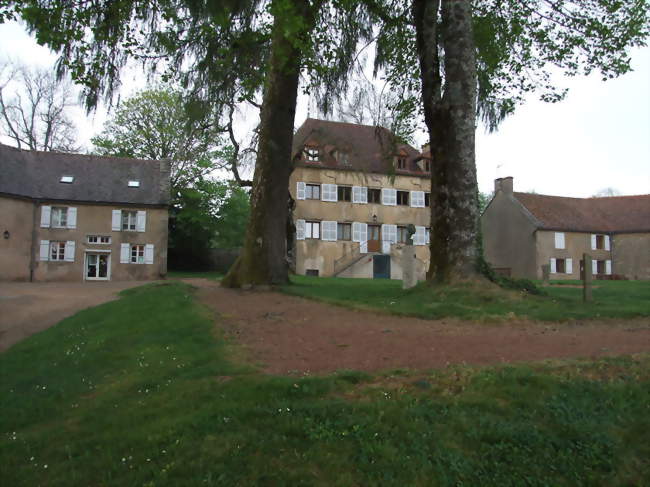 La maison du parc (abritant également la maison des Hommes et des paysages et le musée de la Résistance en Morvan) - Saint-Brisson (58230) - Nièvre