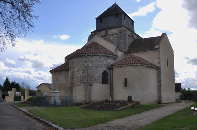 L'église romane et monument aux morts - Tresnay (58240) - Nièvre