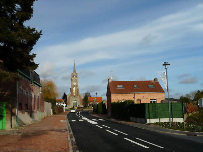 L'église et la rue Pasteur - Awoingt (59400) - Nord
