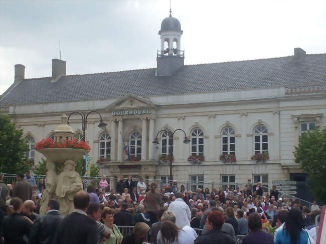 La mairie de Bourbourg lors de la fête de Gédéon - Bourbourg (59630) - Nord