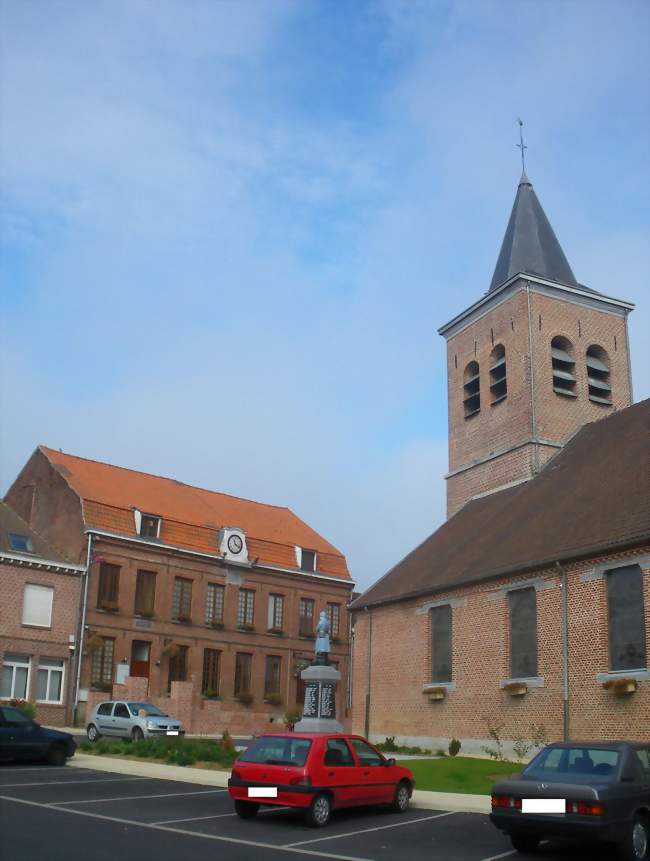 La mairie, le monument aux morts et l'église - Camphin-en-Pévèle (59780) - Nord