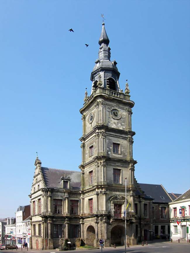 L'hôtel de ville et son beffroi - Le Cateau-Cambrésis (59360) - Nord