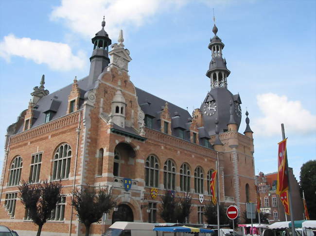 L'hôtel de ville et le beffroi (1923) - Comines (59560) - Nord