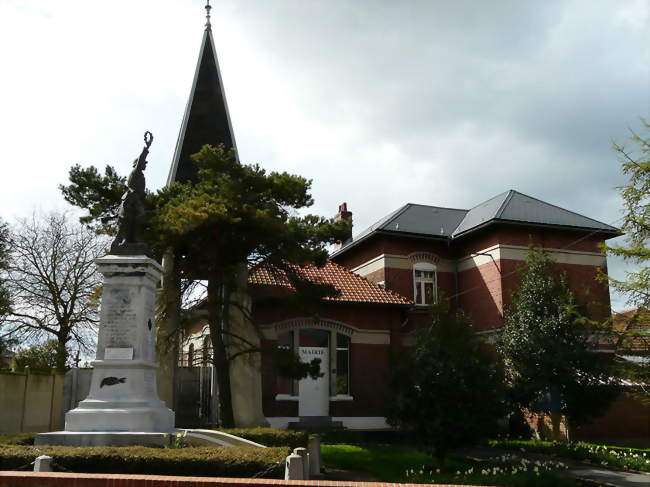 La mairie et le monument aux morts - Cuvillers (59554) - Nord