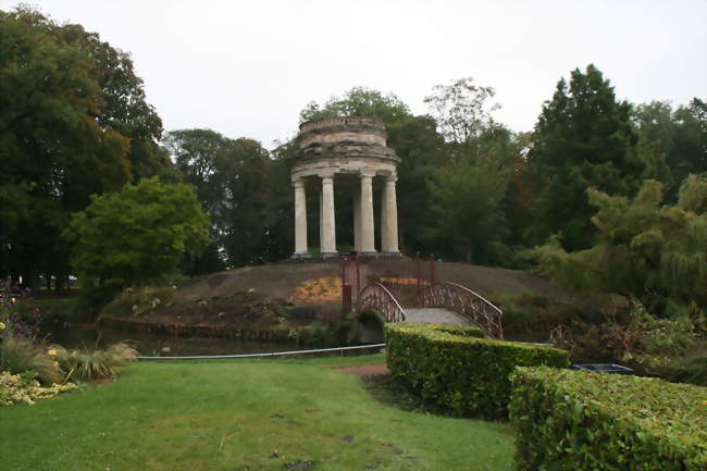 Le temple de l'amour dans le parc Joliot-Curie - Fresnes-sur-Escaut (59970) - Nord