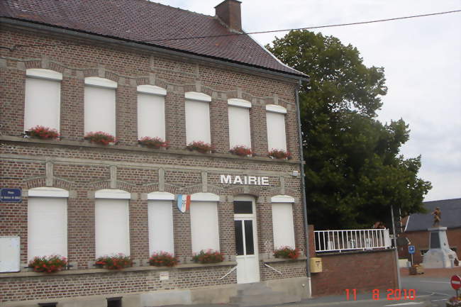 mairie et monument aux morts - Fressain (59234) - Nord