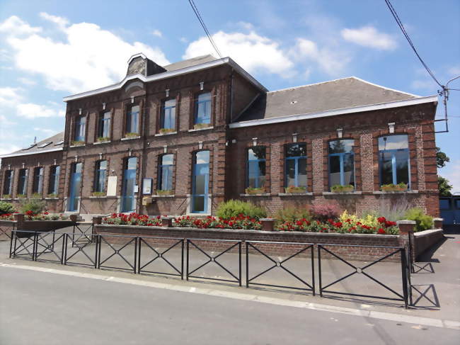 La mairie-école - Mairieux (59600) - Nord
