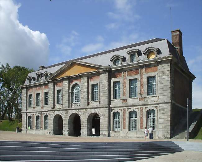 Porte de Mons vue de la place Vauban - Maubeuge (59600) - Nord