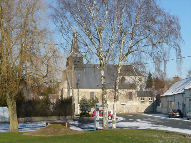 La place du village et l'église - Montigny-en-Cambrésis (59225) - Nord