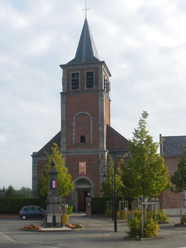 L'église Saint-Pierre et le monument aux morts - Mouchin (59310) - Nord