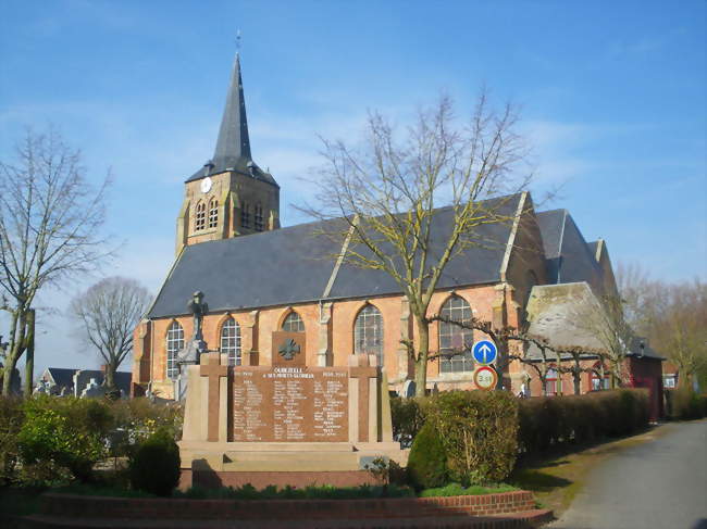 Le monument aux morts devant l'église - Oudezeele (59670) - Nord