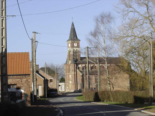 Le centre du village et l'église - Rejet-de-Beaulieu (59360) - Nord