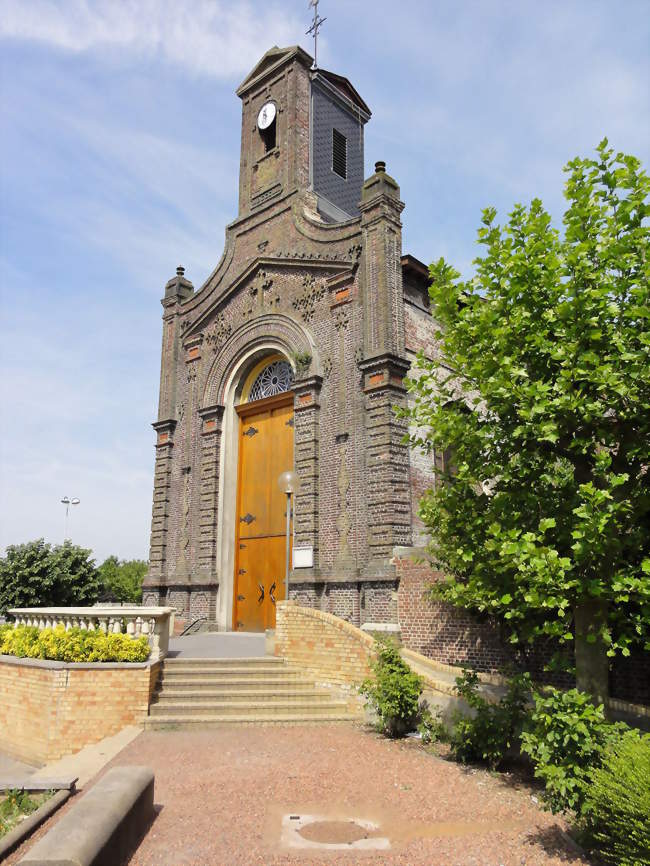 L'église était auparavant un des bâtiments de la fosse La Sentinelle de la Compagnie des mines d'Anzin Au premier plan, le puits - La Sentinelle (59174) - Nord