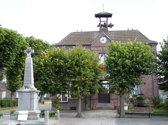 Mairie et monument aux morts de Wambaix - Wambaix (59400) - Nord