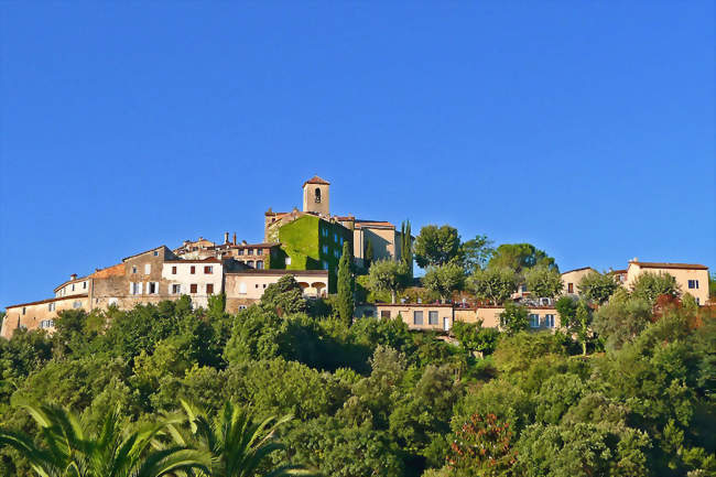 Vue du village depuis le chemin de Pierrenchon - Auribeau-sur-Siagne (06810) - Alpes-Maritimes