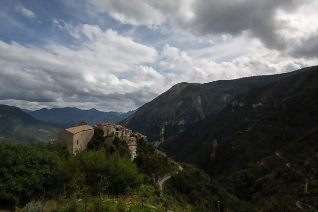 Bairols depuis les hauteurs du village - Bairols (06420) - Alpes-Maritimes