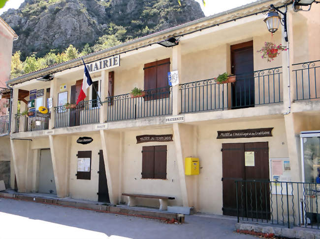 La mairie et le musée de l'outillage et des traditions - Briançonnet (06850) - Alpes-Maritimes