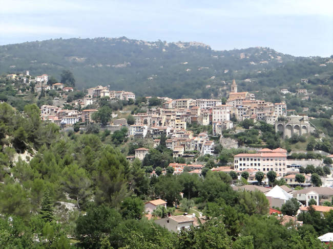 Contes, vue d'ensemble depuis la route de Châteauneuf - Contes (06390) - Alpes-Maritimes