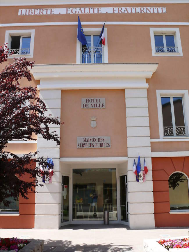 Hôtel de ville et Maison des services publics - Puget-Théniers (06260) - Alpes-Maritimes