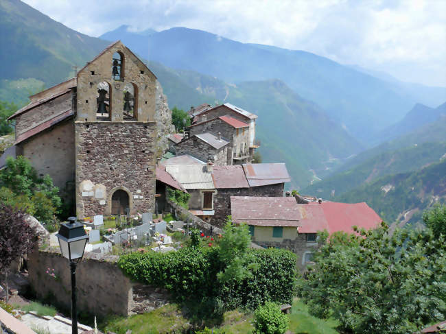 Le clocher de l'église Saint-Laurent et le village dominant la vallée de la Tinée - Roure (06420) - Alpes-Maritimes