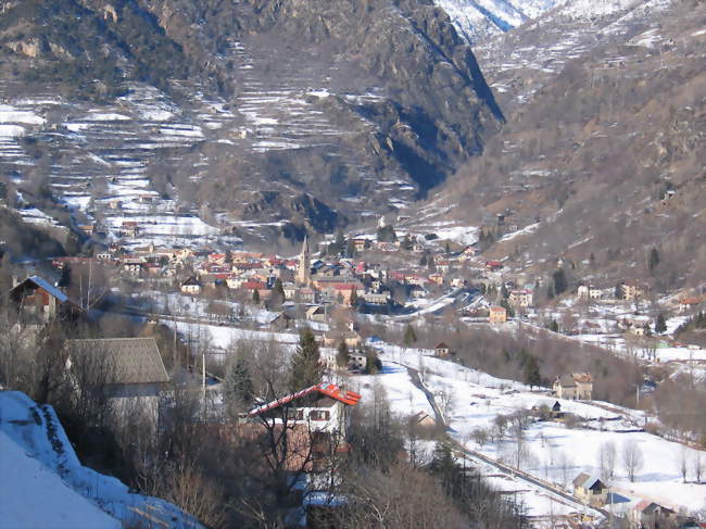 Vue du village et de la vallée - Saint-Étienne-de-Tinée (06660) - Alpes-Maritimes