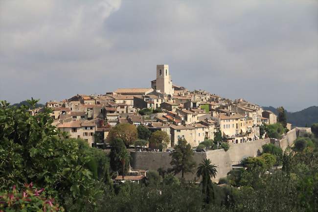 Panorama de Saint-Paul-de-Vence depuis le chemin de Sainte-Claire en août 2012 - Saint-Paul-de-Vence (06570) - Alpes-Maritimes