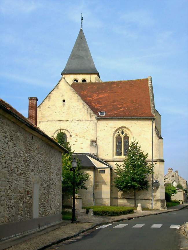 Rue Aristide-Briand et église Saint-Martin - Apremont (60300) - Oise